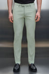 Drykorn Piet pantalon lichtgroen, gedragen vooraanzicht