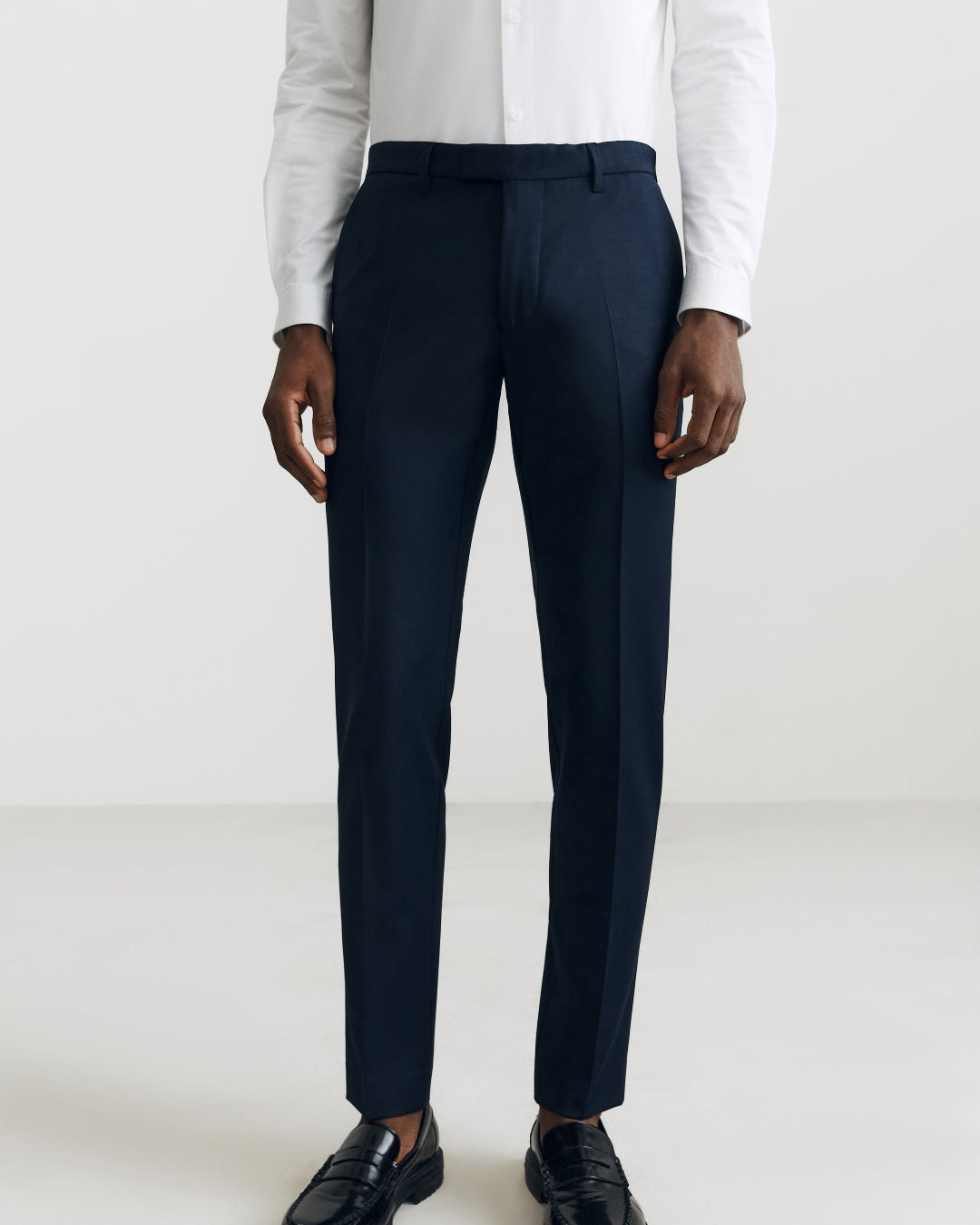 Drykorn Piet pantalon navy, gedragen vooraanzicht