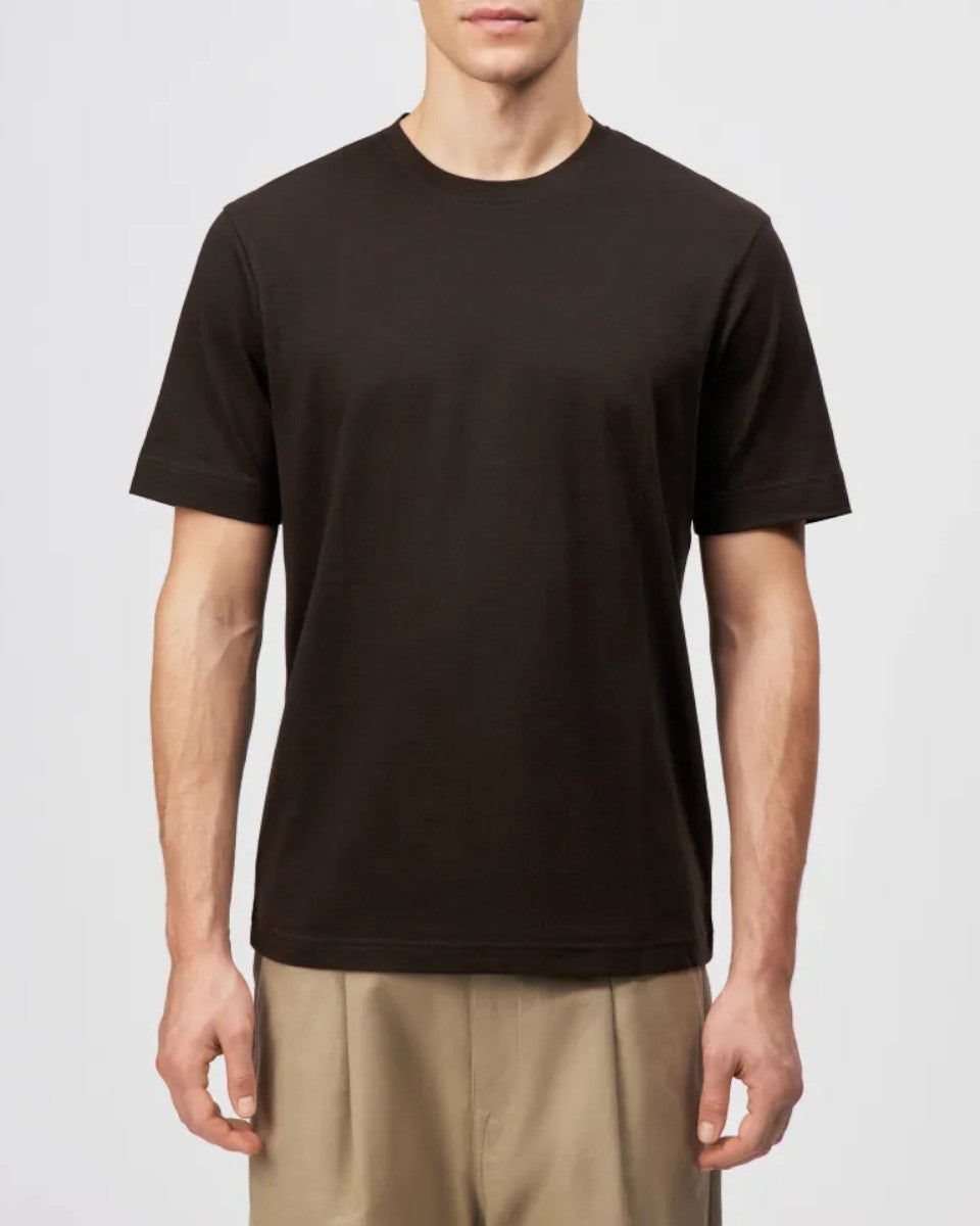 Drykorn Raphael T-shirt bruin, gedragen vooraanzicht