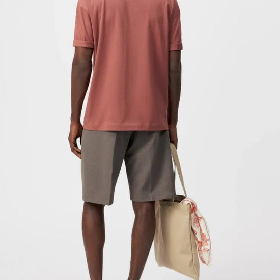Drykorn Thilo T-shirt burnt coral, gedragen volledig achteraanzicht