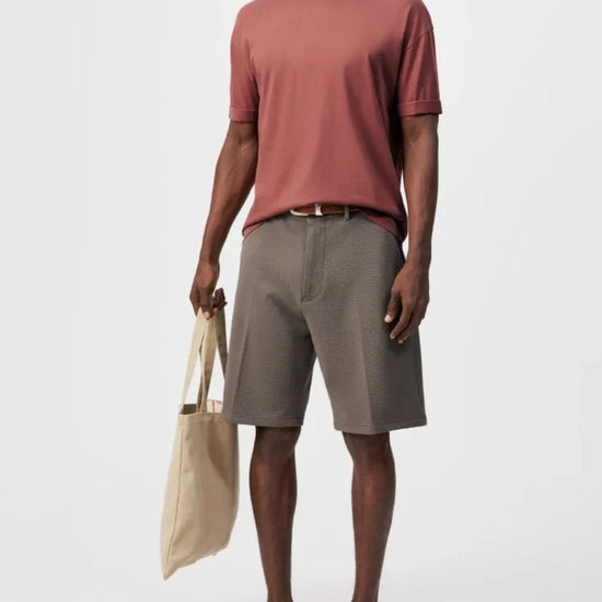 Drykorn Thilo T-shirt burnt coral, gedragen volledig vooraanzicht