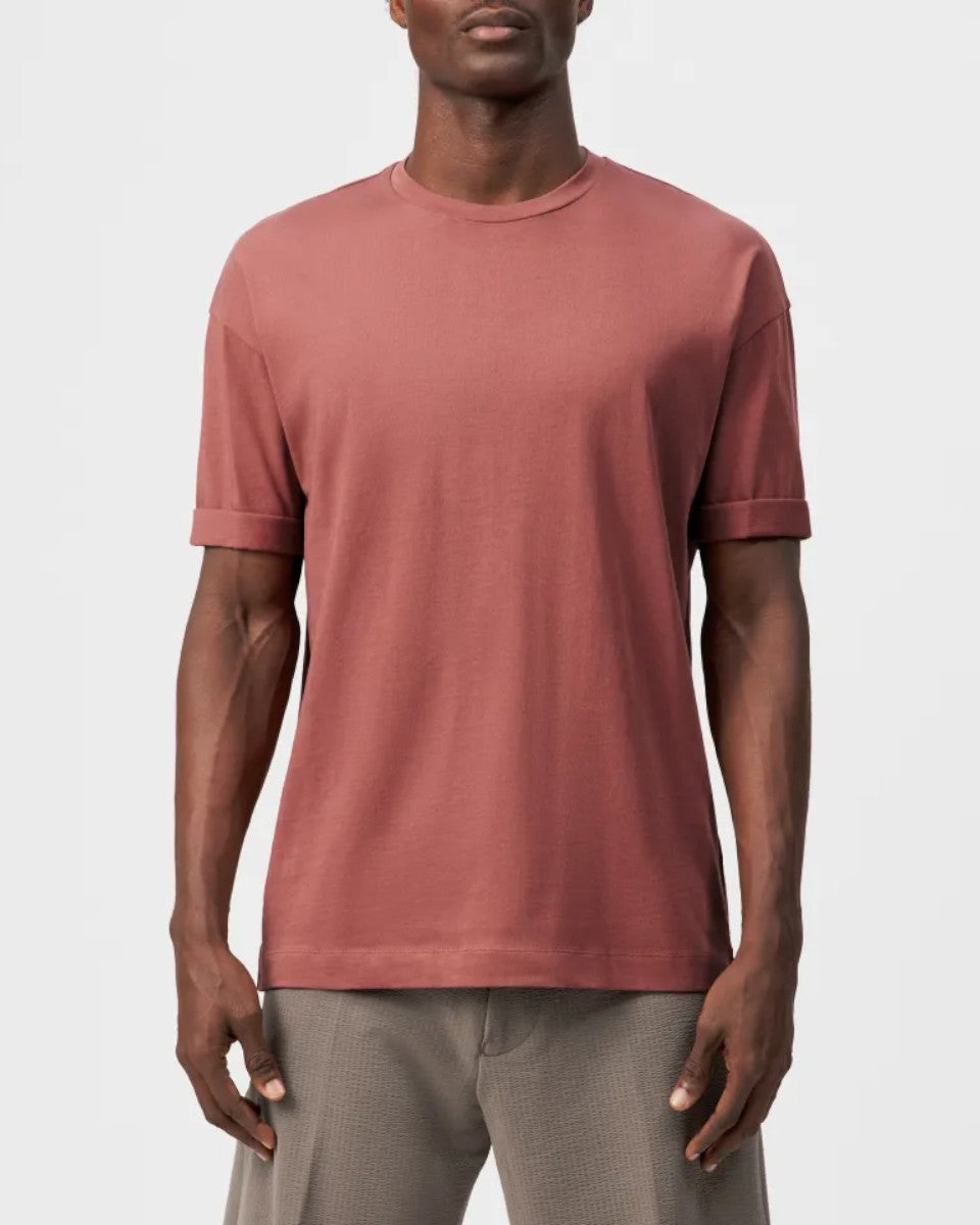 Drykorn Thilo T-shirt burnt coral, gedragen vooraanzicht