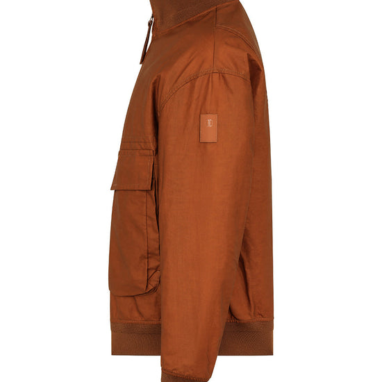 packshot zijdelings duno bomber oranje
