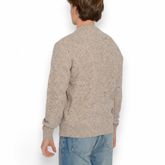 Galleria Roma beige mélange basketweave trui GC3ML WC7BD 060 gedragen door Alexander – achteraanzicht