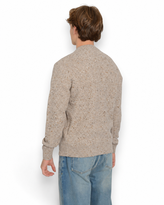 Galleria Roma beige mélange basketweave trui GC3ML WC7BD 060 gedragen door Alexander – achteraanzicht
