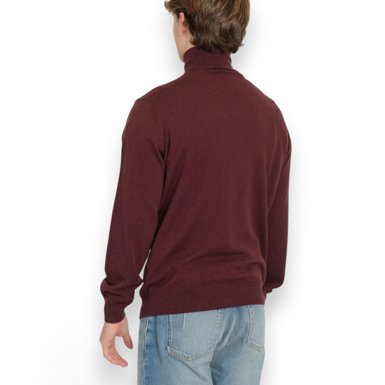 Galleria Roma Merino Cashmere Turtleneck Pullover Bordeaux gedragen door Alexander — achteraanzicht