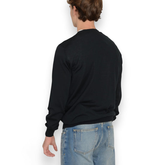 Galleria Roma Royal Merino Roundneck Pullover Verde Scuro gedragen door Alexander — achteraanzicht