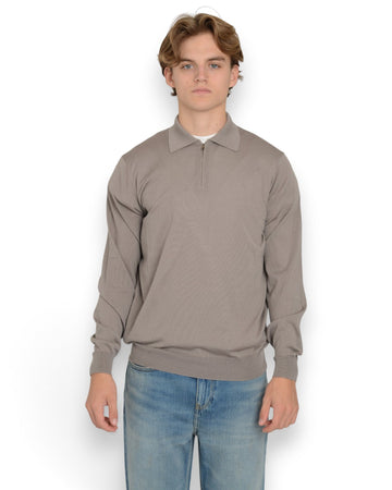 Galleria Roma Royal Merino Zip Poloshirt Fango gedragen door Alexander — vooraanzicht
