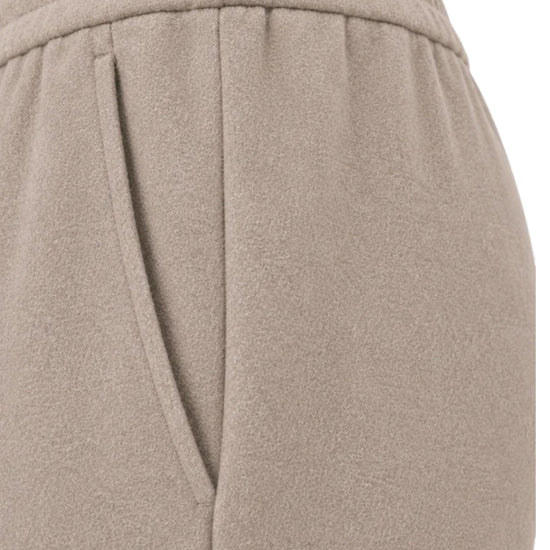 Genti Alex broek Soft Taupe – detail van de elastische tailleband, steekzak en stof | Checkpoint Mol
