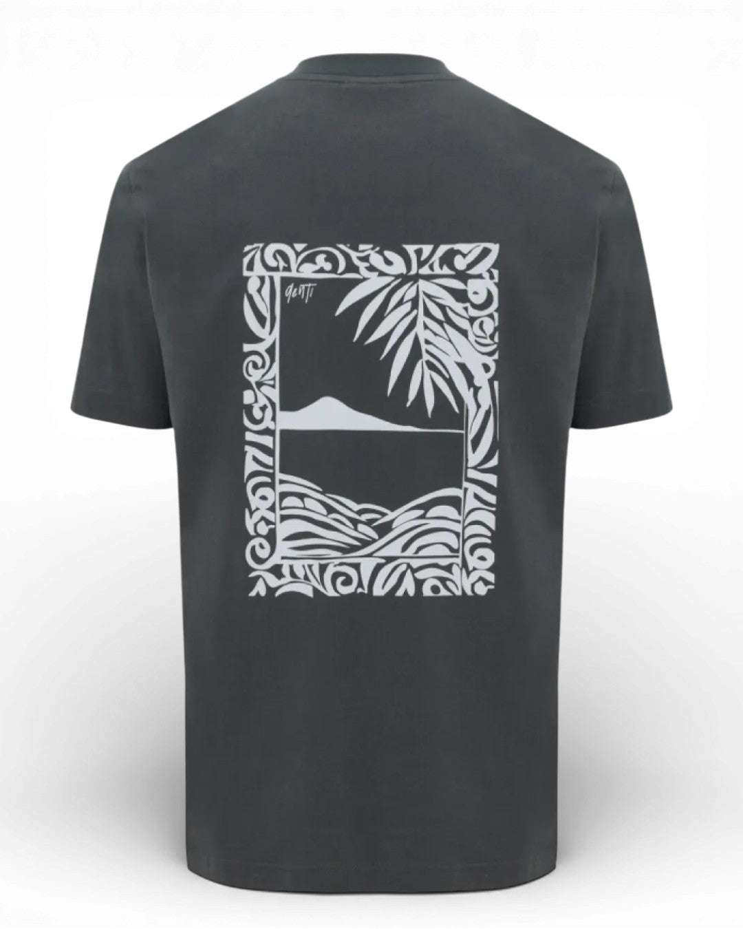 Genti antraciet T-shirt met omlijnde landschapsprint, productfoto achteraanzicht met rugprint
