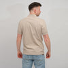 Genti lichtbruine jersey polo, gedragen achteraanzicht