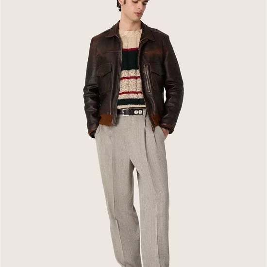 Achterkant van Golden Goose Journey broek met twee zilverkleurige metalen sterren – Checkpoint Mol