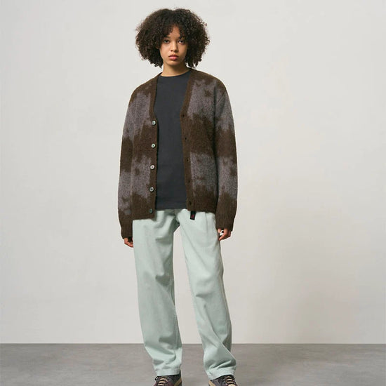 Gramicci Mohair Splatter Cardigan Slate – gedragen op model