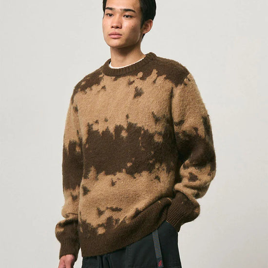 Gramicci Mohair Splatter Sweater Taupe – gedragen op model