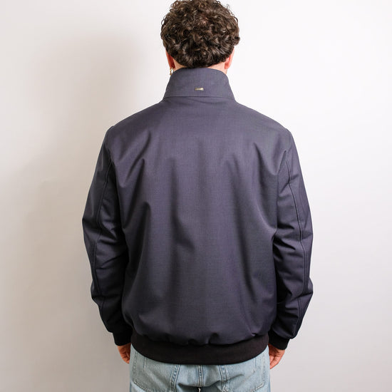 Herno Woolen Melange Twill donkerblauwe bomberjas, gedragen, van achteren