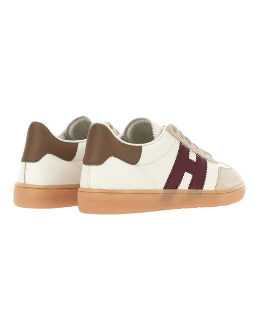 Detail van de veters en padded tongue van de Hogan Cool Sneakers White Burgundy