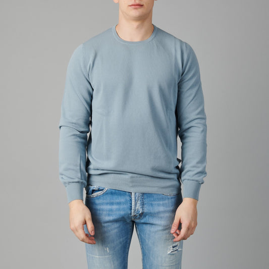 La Fileria Structured Crepe Cotton Pullover Light Blue – gedragen vooraanzicht