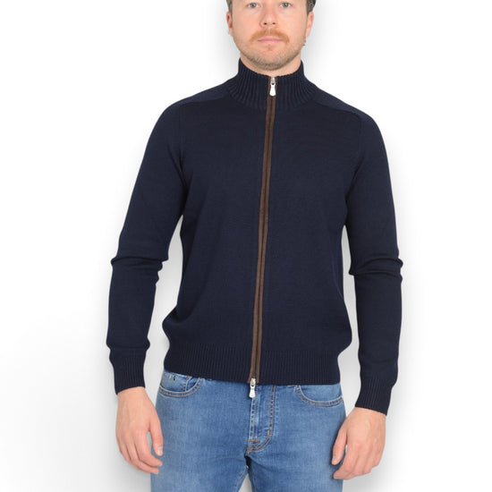 La Fileria donkerblauw wollen full zip cardigan vooraanzicht op Matthias in maat 50