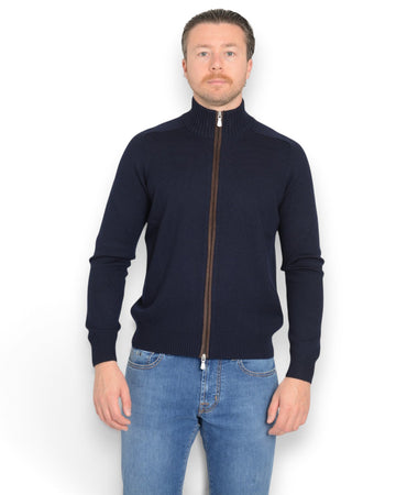 La Fileria donkerblauw wollen full zip cardigan vooraanzicht op Matthias in maat 50