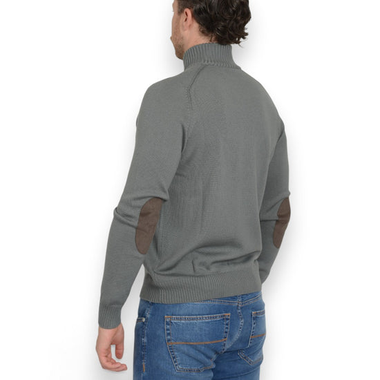 La Fileria Sage Green wollen full zip cardigan achteraanzicht op Matthias in maat 50