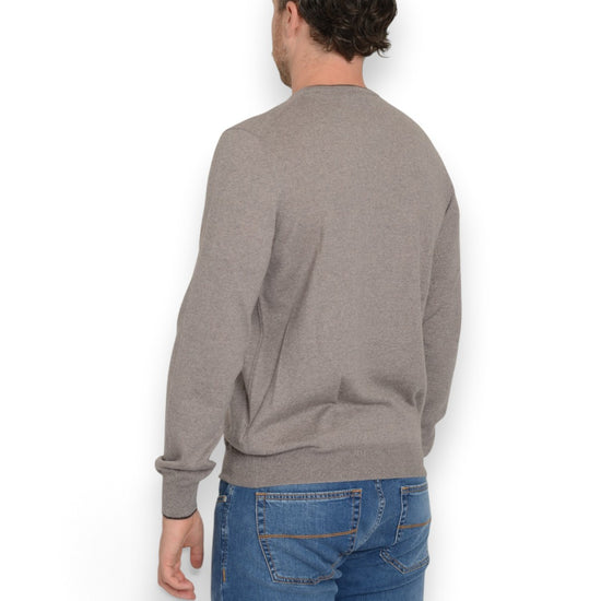 La Fileria beige mêlée merinowollen pull achteraanzicht op Matthias in maat 50