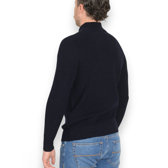 La Fileria Rain Wool mock zip donkerblauw achteraanzicht op Matthias in maat 50