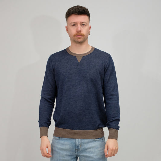 La Fileria Wool Silk Crewneck Navy Brown — vooraanzicht op model