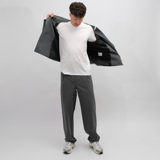 Libertine-Libertine Public krijtstreepblazer Grey Pin – gedragen, zicht op de binnenzijde