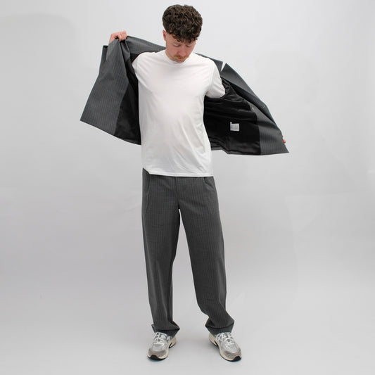 Libertine-Libertine Public krijtstreepblazer Grey Pin – gedragen, zicht op de binnenzijde