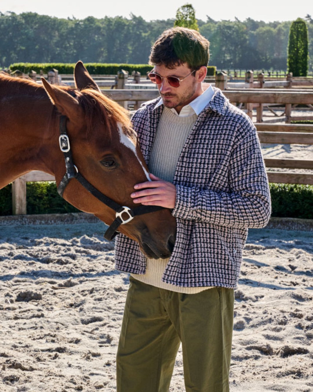 Law of the Sea bouclé ruitovershirt met Cesar Casier knit en NN.07 broek