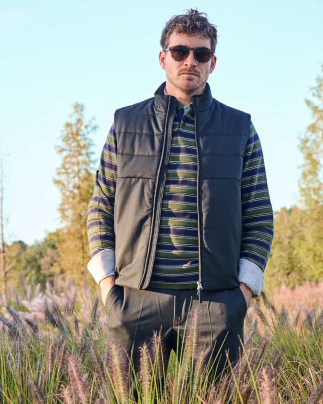 WAHTS bruine wollen bodywarmer en broek met groene Paul Smith polo in The Hidden Estate