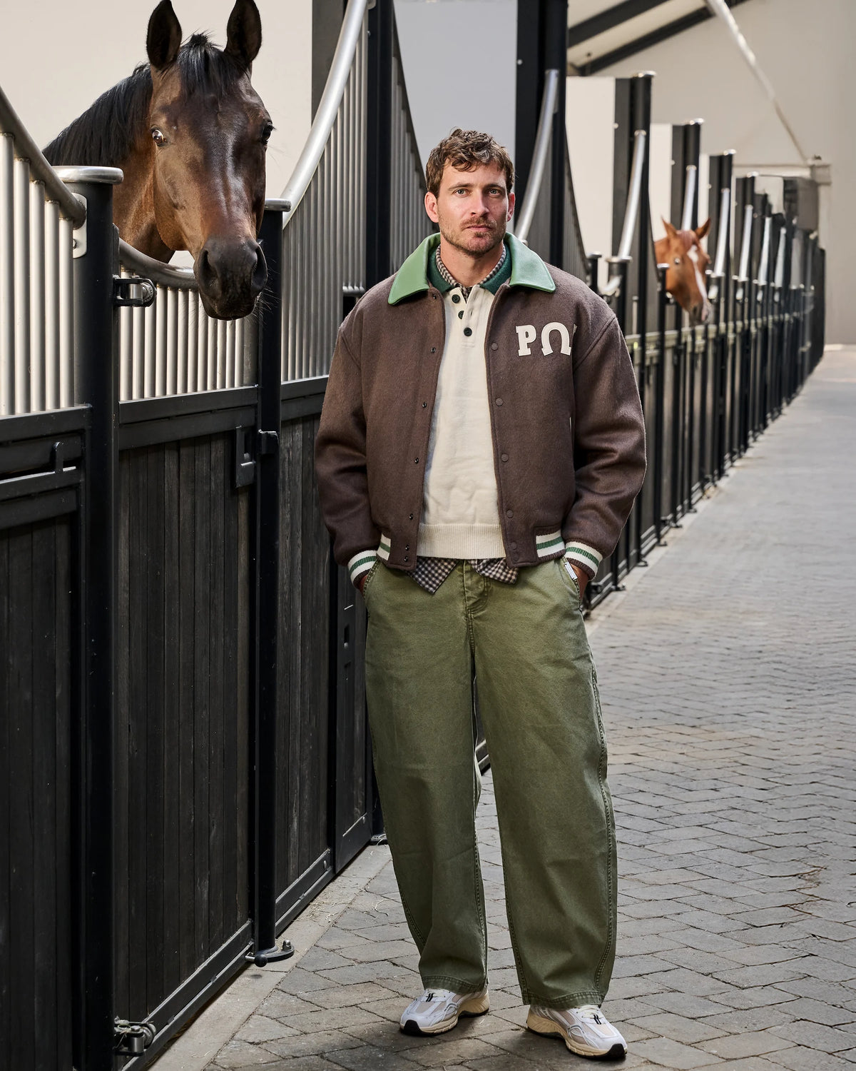 PAL Sporting Goods varsity look met groene Gallop broek in de stallen van Begijnhoeve