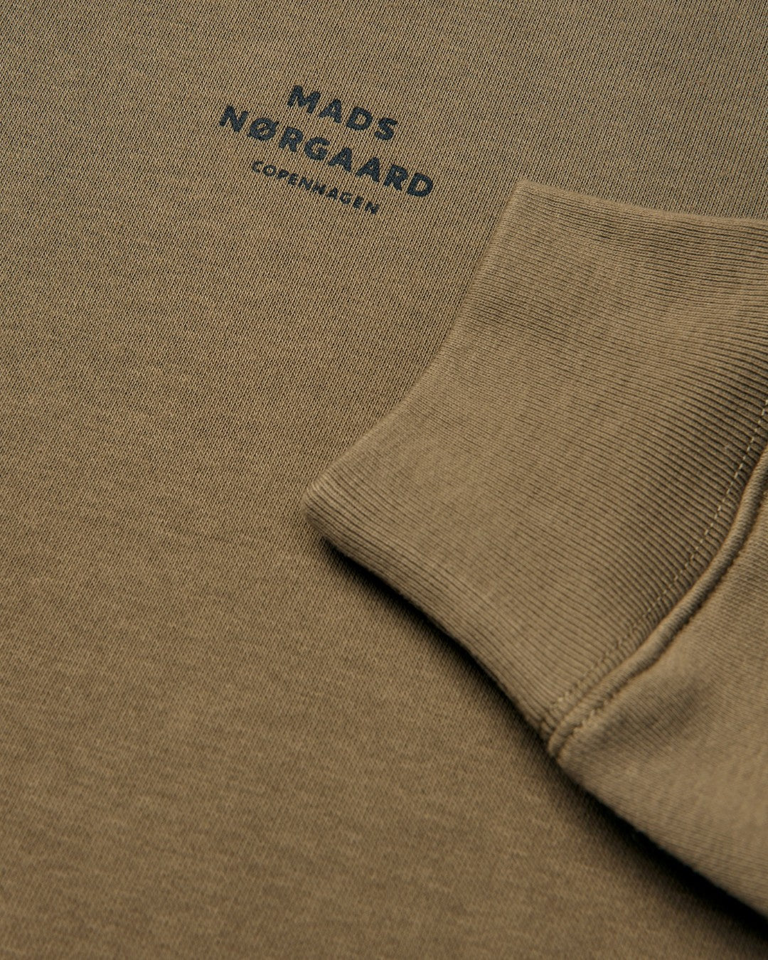 Mads Nørgaard Standard Crew Logo Sweat Brown – achteraanzicht