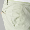 Mason’s Torino Tapered Trousers Verdino Light Green – gedragen vooraanzicht