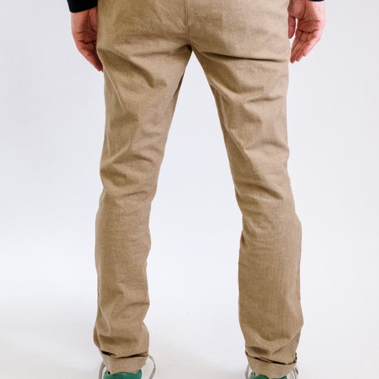 Mason's Camel Beige Torino Regular Fit Trousers, gedragen achteraanzicht