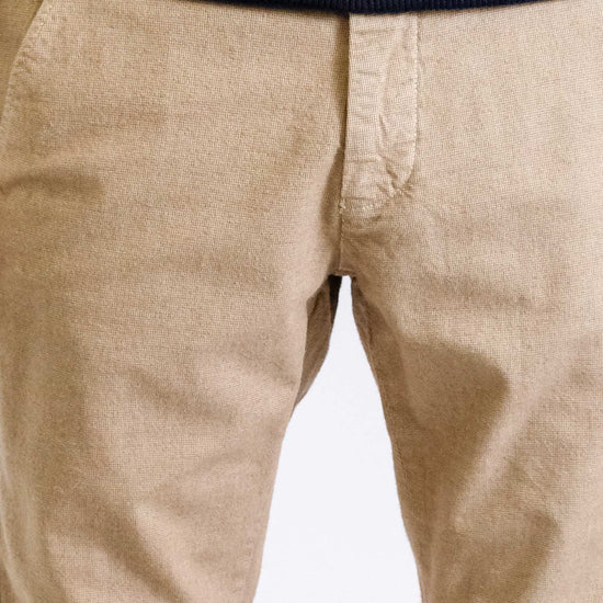 Mason's Camel Beige Torino Regular Fit Trousers, gedragen detail voorkant