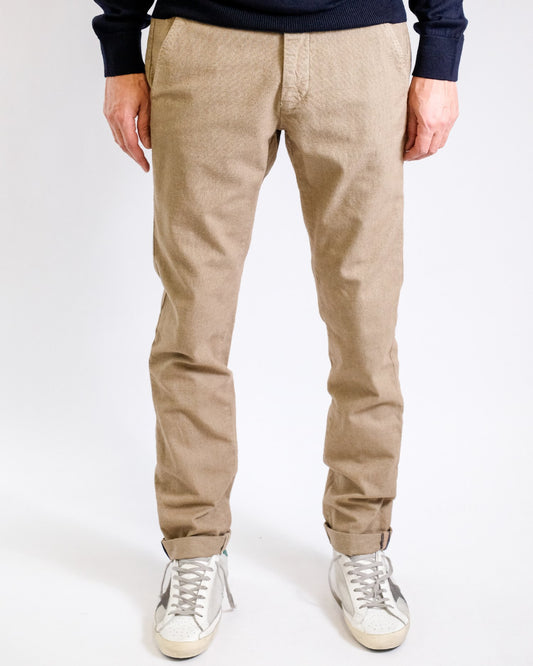 Mason's Camel Beige Torino Regular Fit Trousers, gedragen vooraanzicht