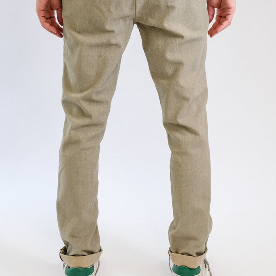 Mason's Camel Torino Herringbone Regular Fit Trousers, gedragen achteraanzicht