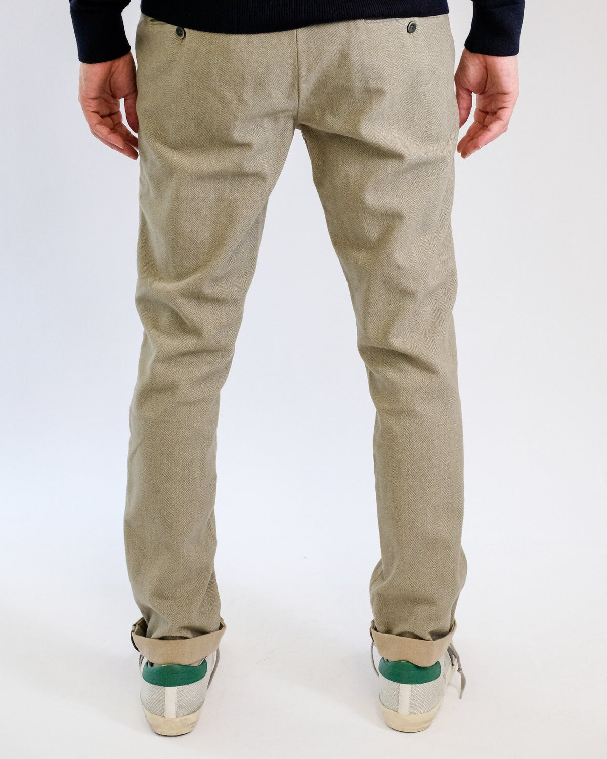 Mason's Camel Torino Herringbone Regular Fit Trousers, gedragen achteraanzicht