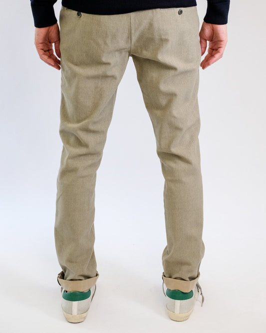 Mason's Camel Torino Herringbone Regular Fit Trousers, gedragen achteraanzicht