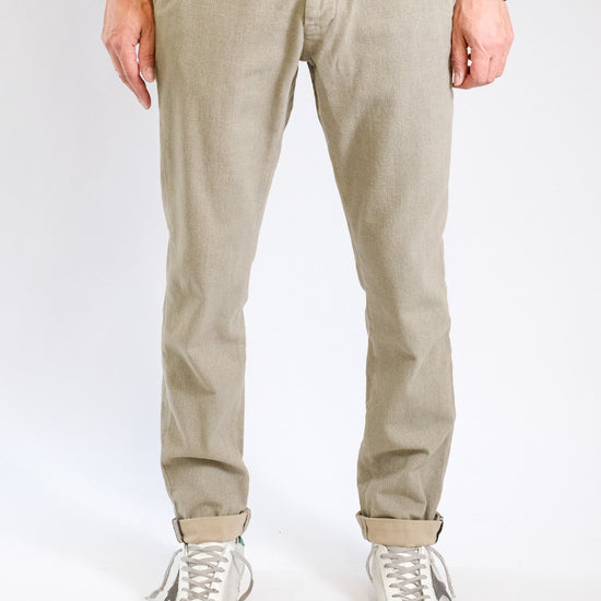 Mason's Camel Torino Herringbone Regular Fit Trousers, gedragen vooraanzicht