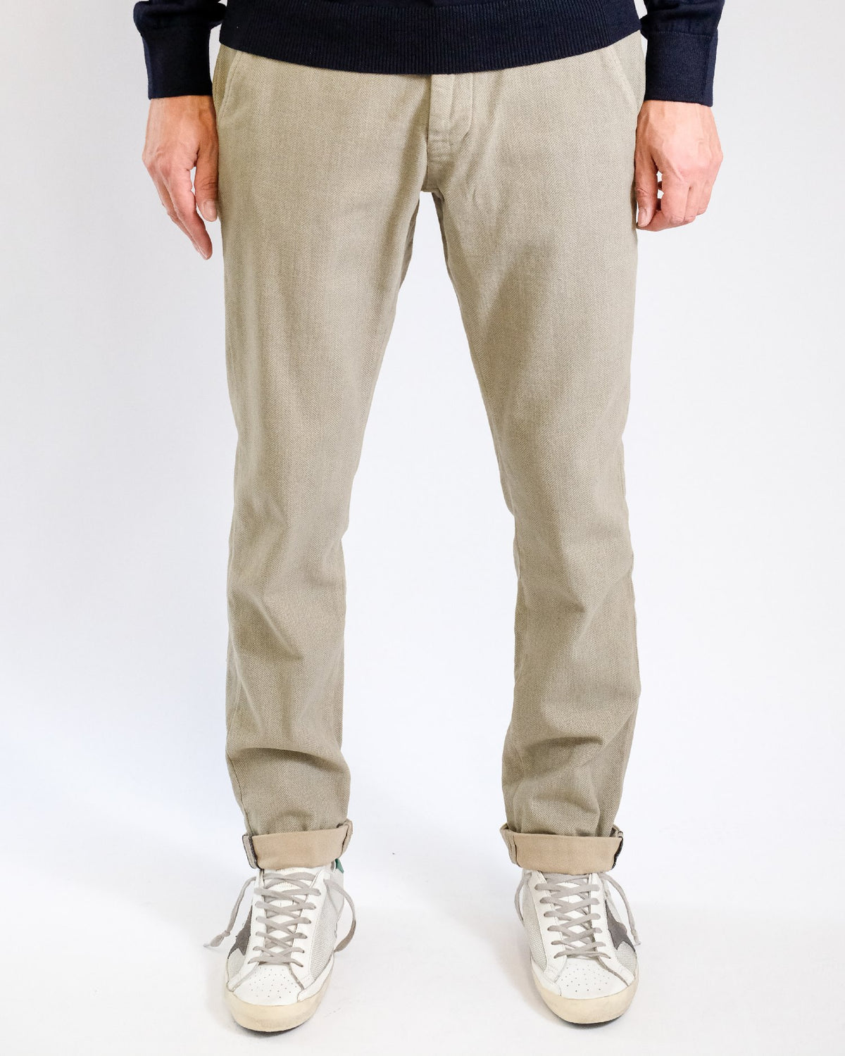Mason's Camel Torino Herringbone Regular Fit Trousers, gedragen vooraanzicht