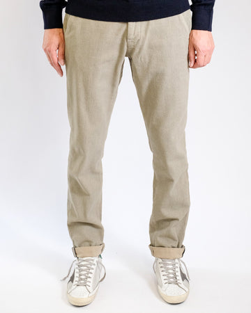 Mason's Camel Torino Herringbone Regular Fit Trousers, gedragen vooraanzicht
