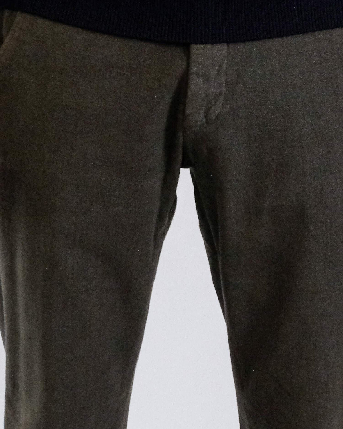 Mason's Dark Brown Torino Thin Check Regular Fit Trousers, gedragen detail ruitpatroon