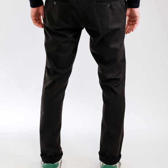Mason's Dark Brown Torino Washable Flannel Regular Fit Trousers, gedragen achteraanzicht