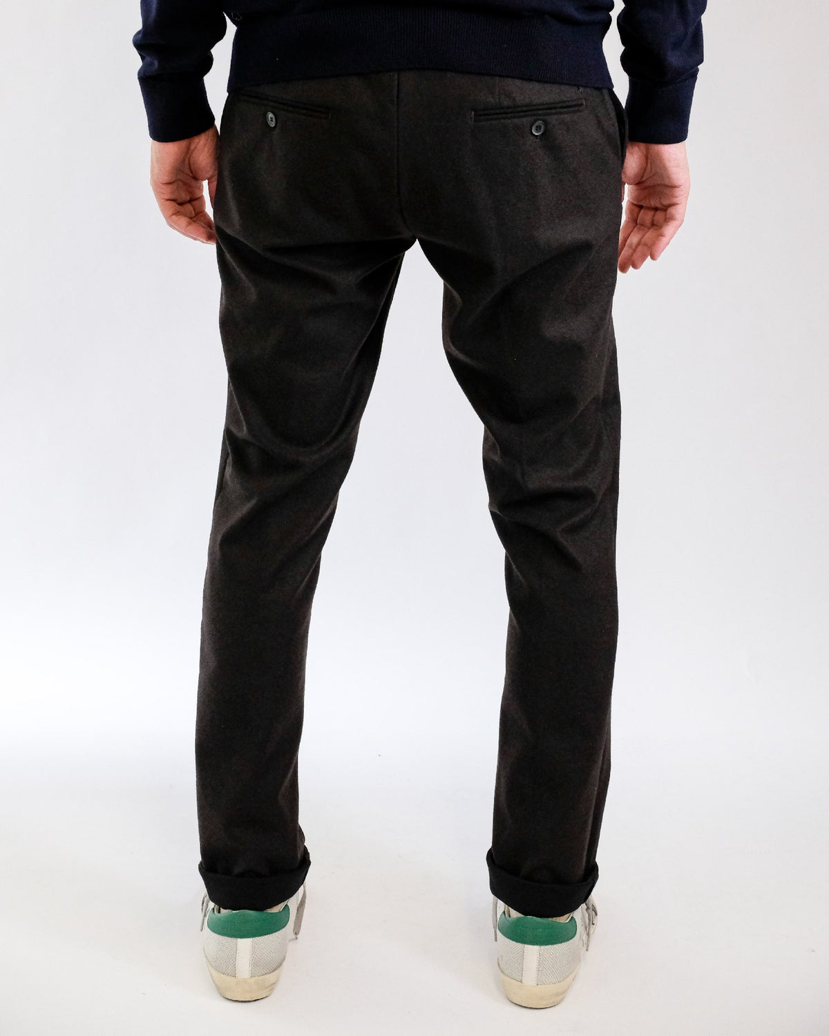 Mason's Dark Brown Torino Washable Flannel Regular Fit Trousers, gedragen achteraanzicht