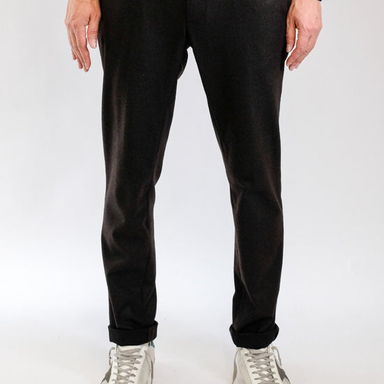 Mason's Dark Brown Torino Washable Flannel Regular Fit Trousers, gedragen vooraanzicht