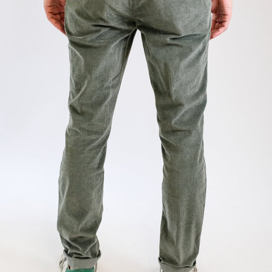 Mason's Dark Grey Torino Heavy Rib Regular Fit Trousers, gedragen achteraanzicht
