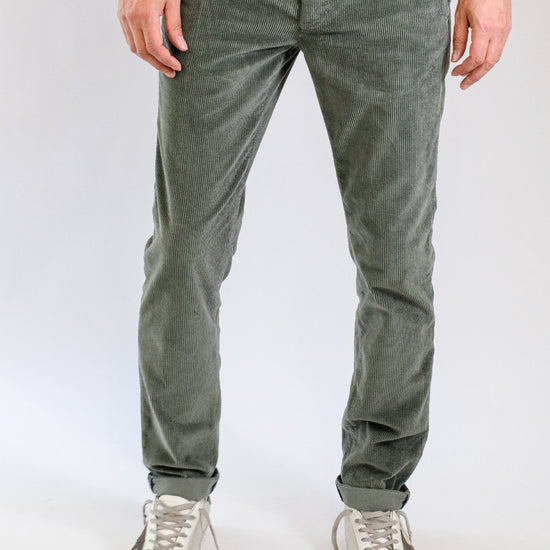 Mason's Dark Grey Torino Heavy Rib Regular Fit Trousers, gedragen vooraanzicht