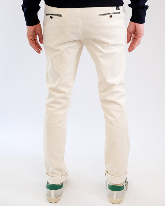 Mason's Ecru Torino Oxford Washed Corduroy Regular Fit Trousers, gedragen achteraanzicht